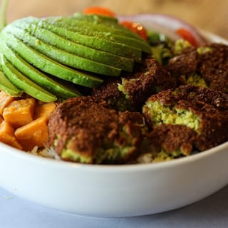 Avocado Falafel Bowl Salad (Vegan)